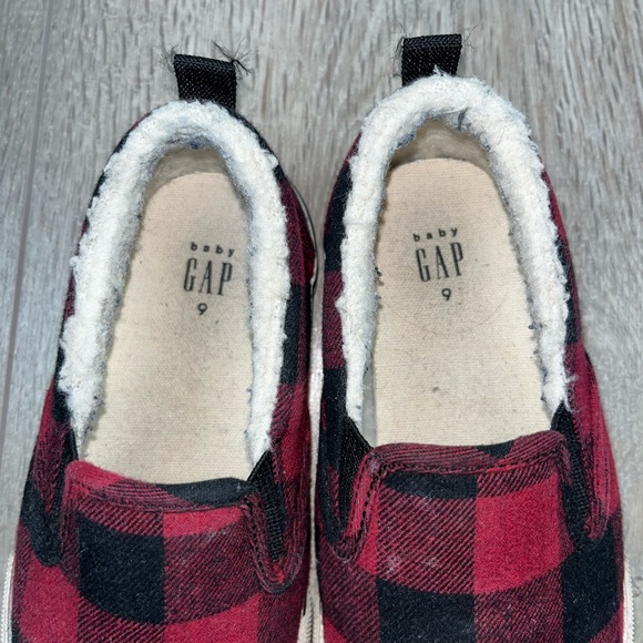 GAP Faux Sherpa Lined Slip On Shoes 9T | Buffalo Check Slip On Shoes 9T - Picture 8 of 13